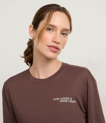 Camiseta Esportiva com Manga Curta e Abertura nas Costas