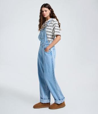 Jardineira Reta em Jeans com Alças Ajustáveis