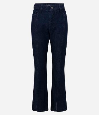Calça Flare em Jeans Cintura Média com Friso e Fenda Frontal