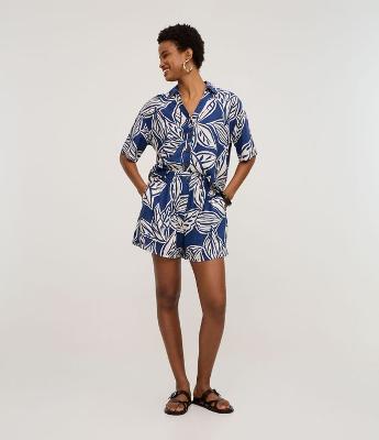 Short Evasê em Viscolinho com Estampa de Folhagens