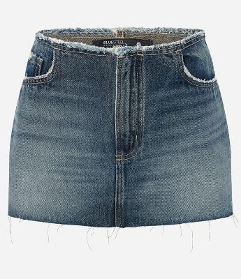 Minissaia em Jeans com Barra Desfiada e Detalhes Destroyed