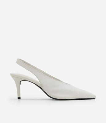 Sapato Scarpin Slingback em Couro com Decote V