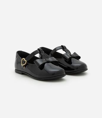 Sapatilha Infantil em Vinil com Lacinho e Fivela de Coração - Tam 20 ao 25