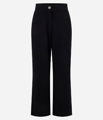 Calça Wide Leg Alfaiatada em Crepe com Botão