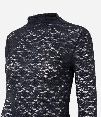 Blusa Justinha em Renda com Manga Longa