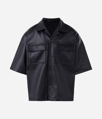 Camisa Manga Curta em PU com Bolsos Frontais