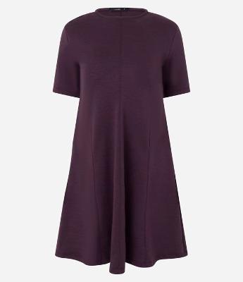 Vestido Evasê Curto Com Recortes e Ombreiras