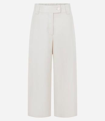 Calça Pantacourt com Cós Transpassado e Botão