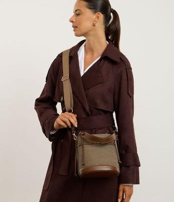 Bolsa Bucket Média em PU com Fechamento de Saco