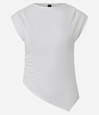 Blusa em Ponto Roma com Efeito Drapeado nos Ombros e Barra Assimétrica