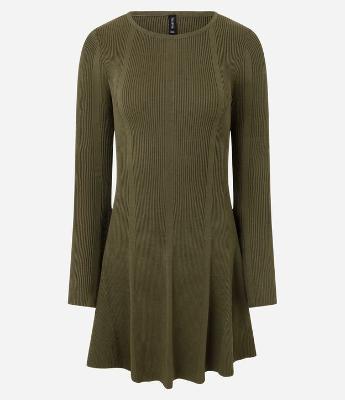 Vestido Skater Manga Longa em Tricô Canelado