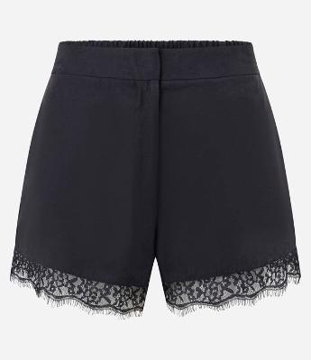 Short com Renda na Barra