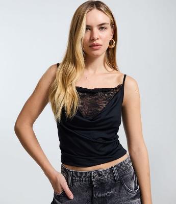 Blusa em Microfibra com Decote Degagê e Renda