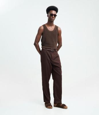 Calça em Viscolinho com Detalhes Contrastantes no Bolso