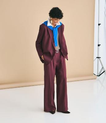 Calça Wide Leg em Alfaiataria com Cós Liso e Pregas Frontais