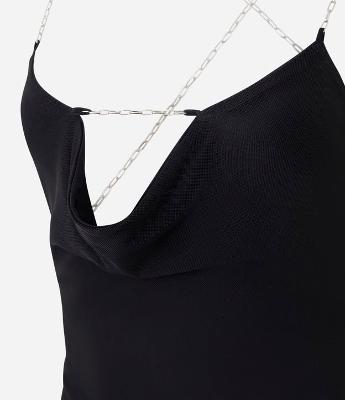 Vestido Curto em Tule com Alças de Corrente e Decote Drapeado