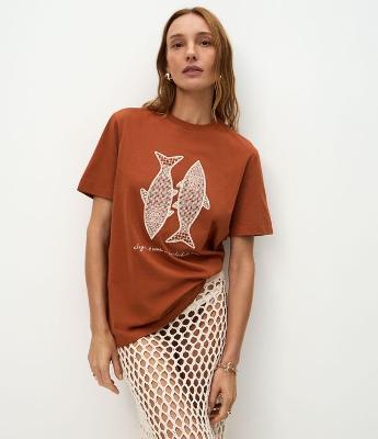 Camiseta Manga Curta com Bordado de Peixe