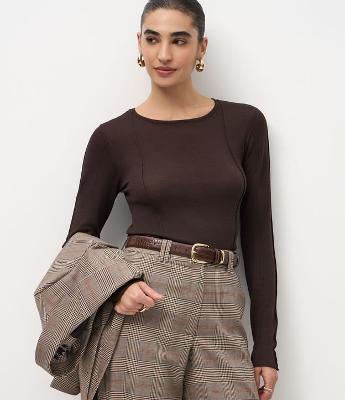 Suéter em Tricô com Manga Longa e Nervurinhas Verticais