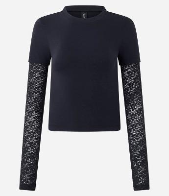 Blusa Baby Look com Sobreposição de Mangas em Renda