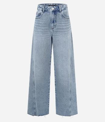 Calça Wide Leg em Jeans com Lateral Deslocada e Cintura Média