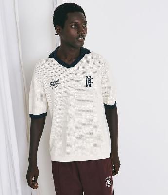Camiseta Boxy em Tricô com Gola Polo e Bordado