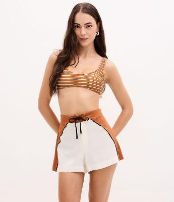 Sa[ida de Praia Short em Viscolinho com Detalhes Contrastantes