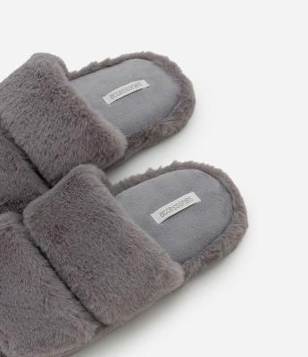 Pantufa Chinelo Peluciada com Tiras Amplas