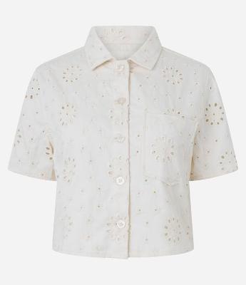 Camisa Curta em Sarja com Laise Floral e Bolsinho