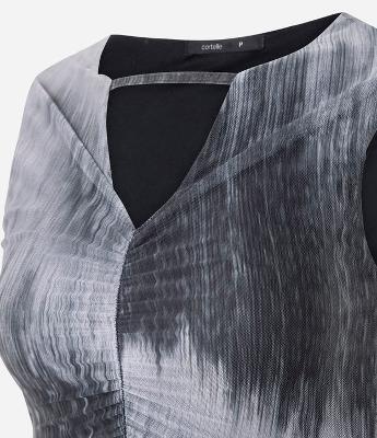 Vestido Longo em Tule Estampado com Drapeado e Recorte no Colo