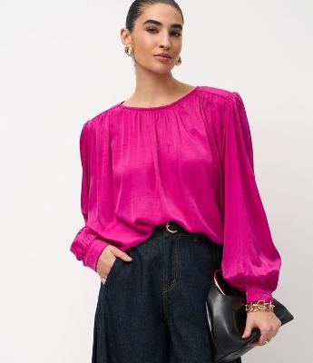 Blusa Ampla Acetinada com Franzidos e Ombreiras