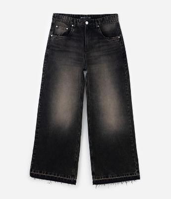 Calça Mega Baggy em Jeans com Barra Desfiada
