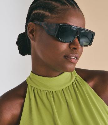 Óculos Quadrado com Hastes Largas e Estampa de Tartaruga