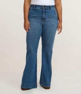 Calça Flare em Jeans com Elastano e Cinto Curve & Plus Size