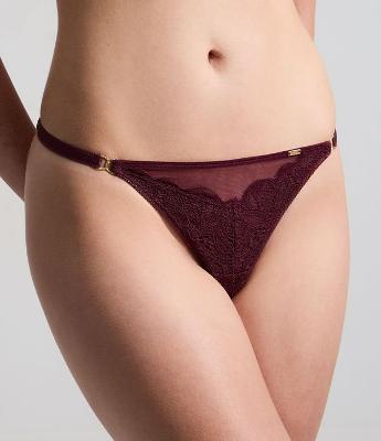 Calcinha String Fio em Renda Floral com Aviamento