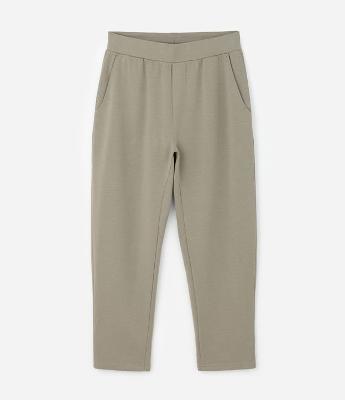 Calça Reta Esportiva em Moletom Tecnológico