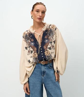 Blusa Bata com Mangas Bufantes e Estampa Floral Paisley