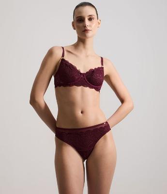 Calcinha Biquini Fio em Renda com Textura Floral