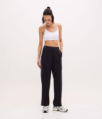 Calça Reta Esportiva em Modal com Cós em Ribana e Friso Contrastante