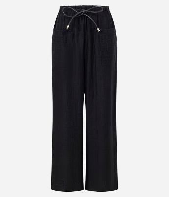 Calça Reta em Viscose com Bolsos Frontais e Cordão para Amarração