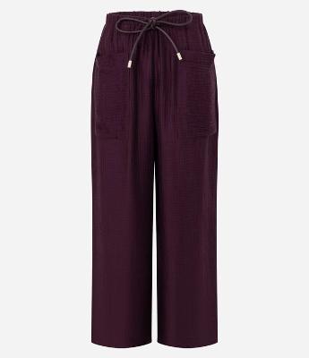 Calça Reta em Viscose com Bolsos Frontais e Cordão para Amarração