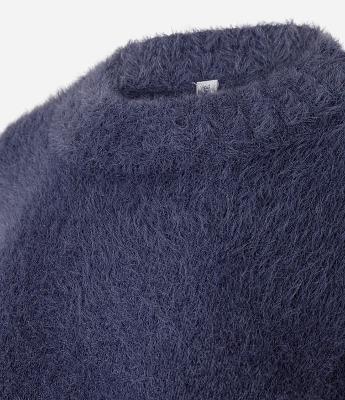 Blusão Peluciado em Tricô com Fenda Lateral