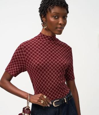 Blusa em Ribana com Golinha Alta e Estampa de Elos