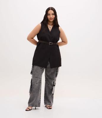 Calça Reta  em Jeans com Bolso Cargo e Efeito Estonado