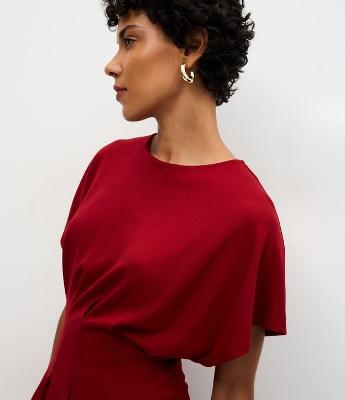 Blusa Peplum Estruturada com Pregas Frontais