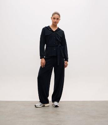 Jaqueta Utilitária Esportiva em Poliamida com Capuz