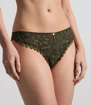 Calcinha Biquíni em Renda Floral