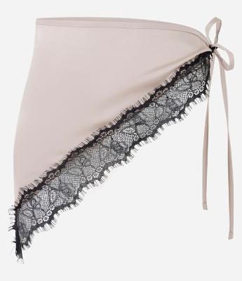 Lenço em Cetim com Detalhe em Renda