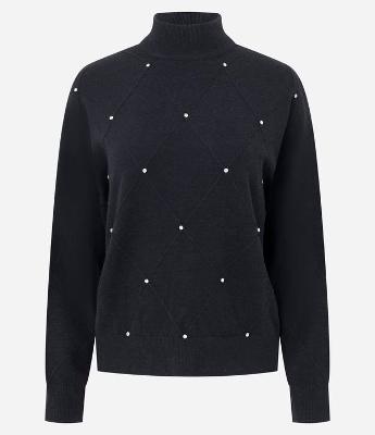 Suéter em Tricô com Golinha Média e Aplicação de Bolinhas