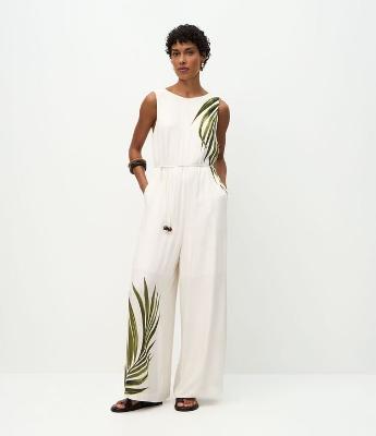 Macacão em Viscose com Estampa de Folhagem