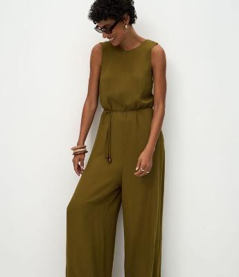 Macacão em Viscose com Alça Larga e Amarração na Cintura